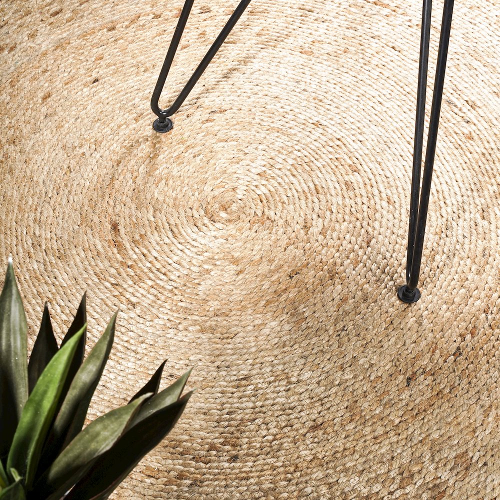 Dahlia Round Area Rug. Picture 7