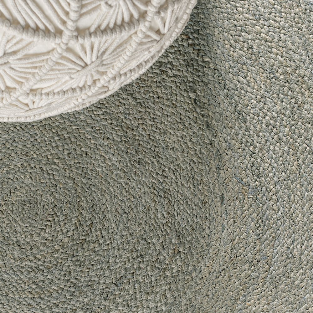 Zara Braided Coastal Cottage Round Jute Area Rug. Picture 2