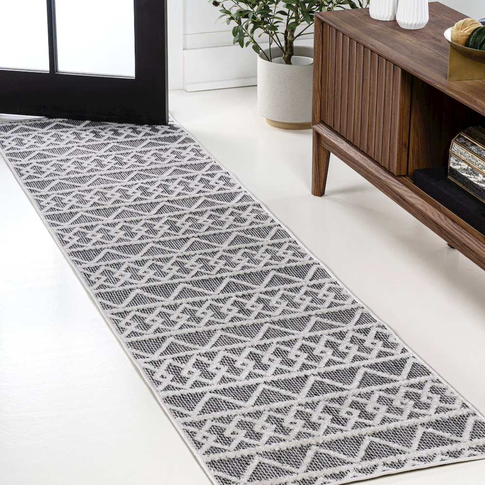 Aylan High-Low Pile Knotted Trellis Geometric Indoor/Outdoor Area Rug. Picture 2