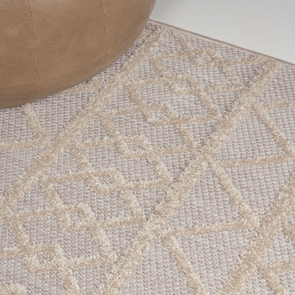 Aylan High-Low Pile Knotted Trellis Geometric Indoor/Outdoor Area Rug. Picture 4