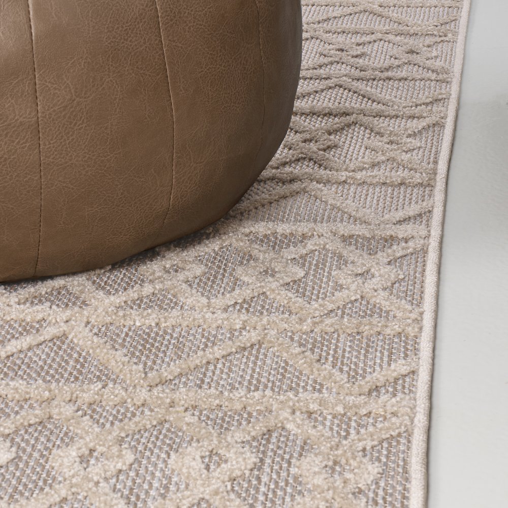 Aylan High-Low Pile Knotted Trellis Geometric Indoor/Outdoor Area Rug. Picture 5