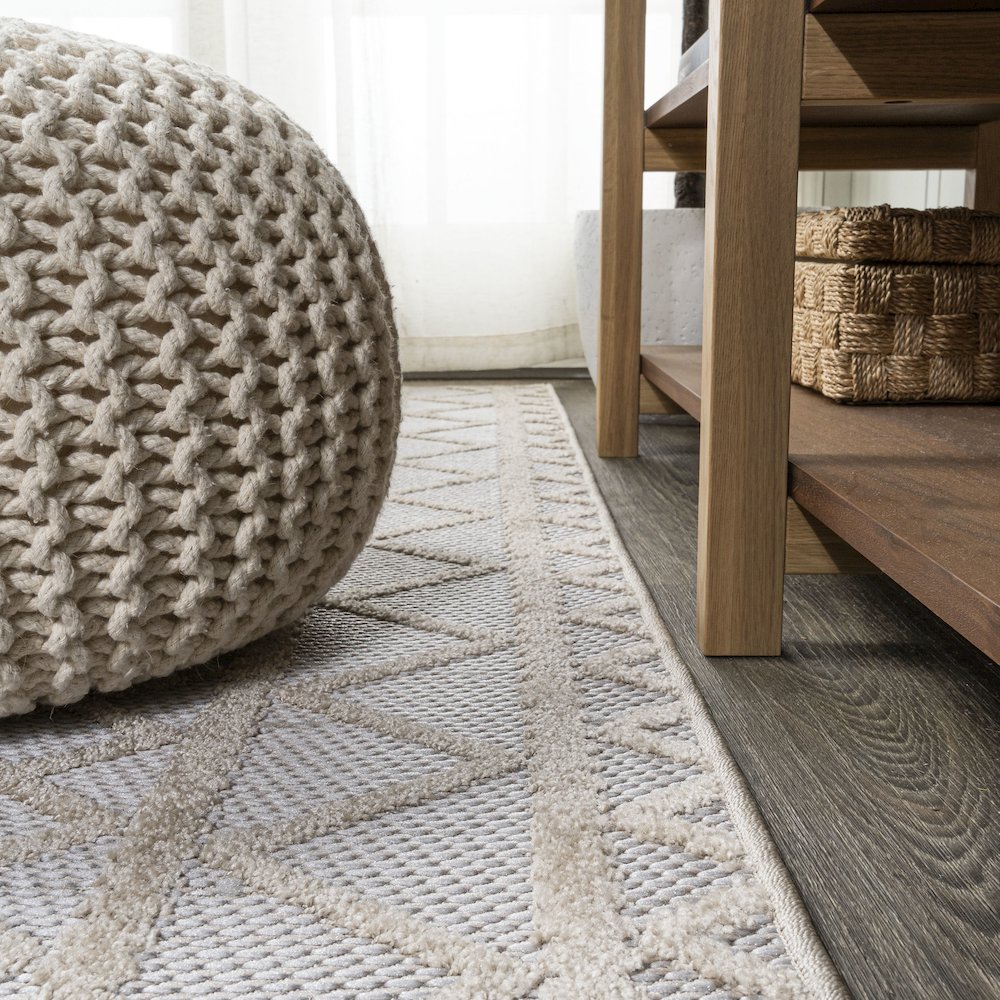 Aylan High-Low Pile Knotted Trellis Geometric Indoor/Outdoor Area Rug. Picture 7