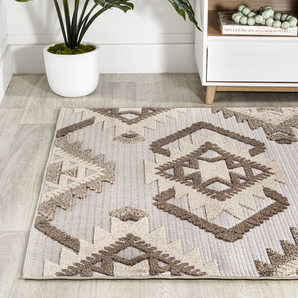 Sumak High-Low Pile Neutral Diamond Kilim Area Rug. Picture 3