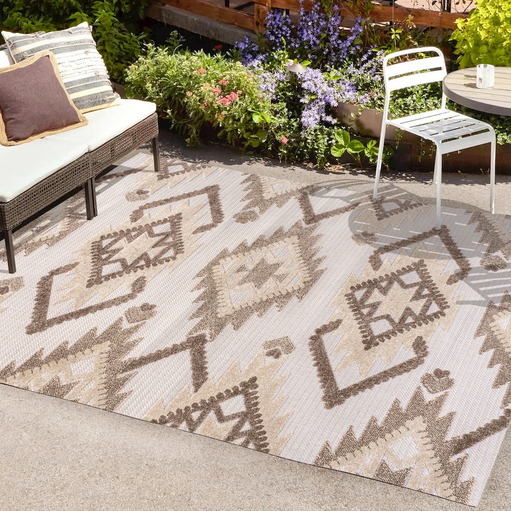 Sumak High-Low Pile Neutral Diamond Kilim Area Rug. Picture 6