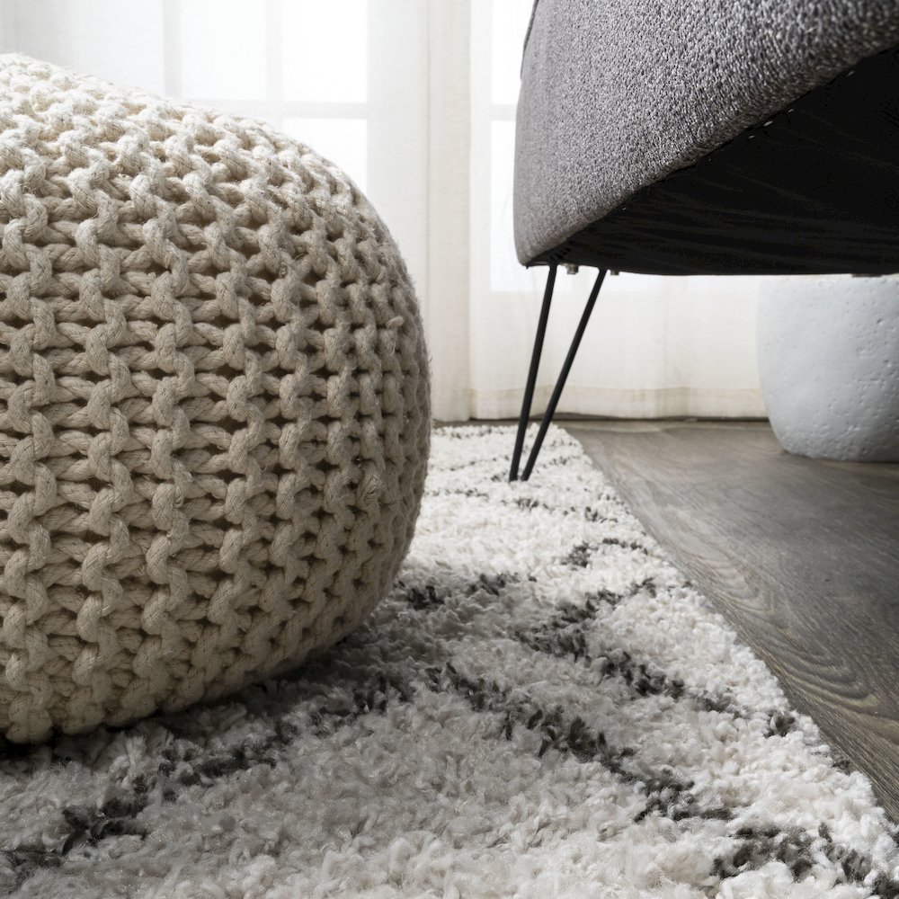 Soller Diamond Trellis Shag Area Rug. Picture 9