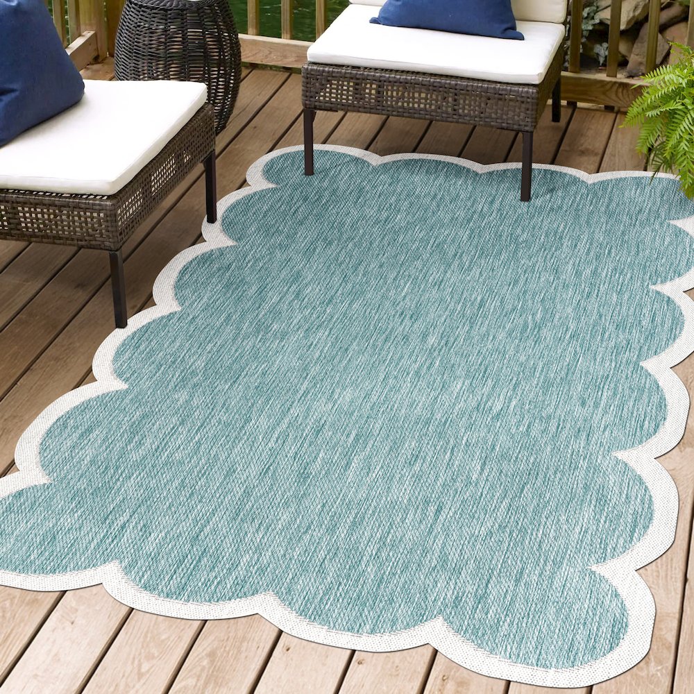 Alice Classic Cottage Two-Tone Scalloped Turquoise  Indoor/Outdoor Shaped  Rug. Picture 1