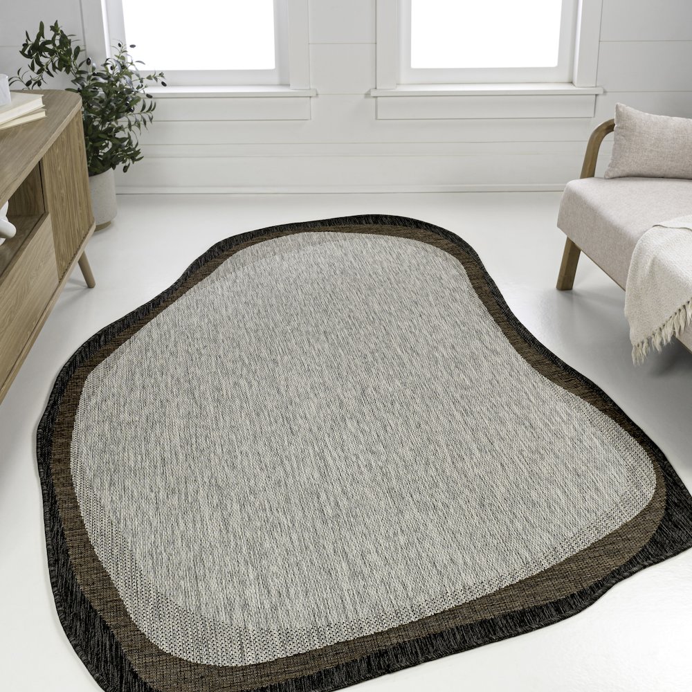 Gray/Black 5 ft. x 8 ft. Indoor/Outdoor Shaped Area Rug. Picture 2