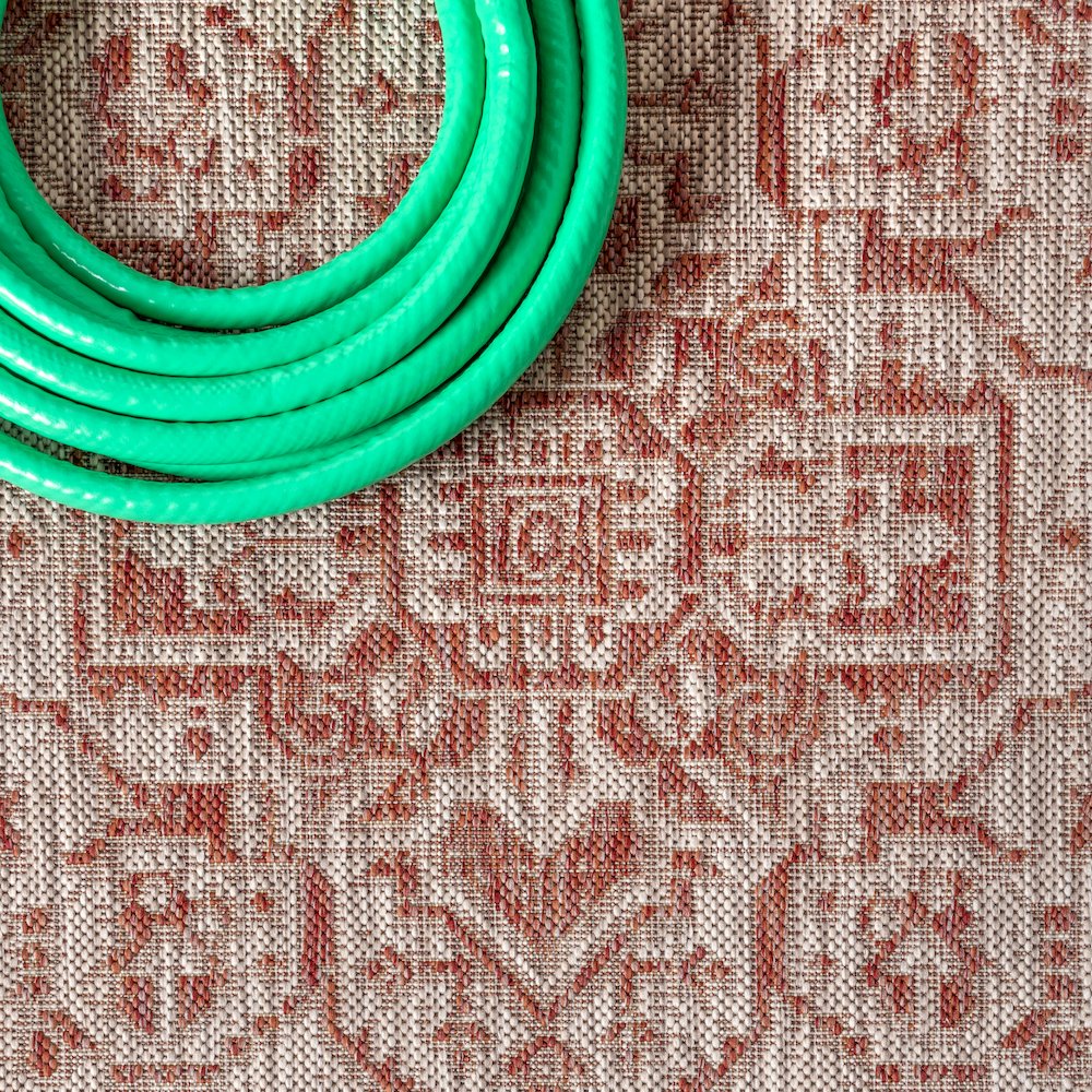 Sinjuri Medallion Textured Weave Indoor/Outdoor Area Rug. Picture 7