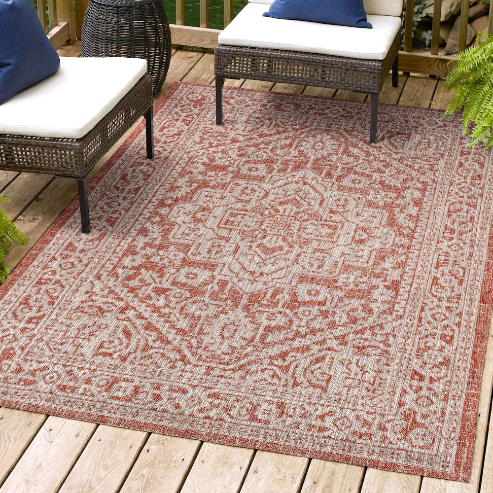 Sinjuri Medallion TetuWeave Red/TaupeIndoor/Outdoor  Rug. Picture 2