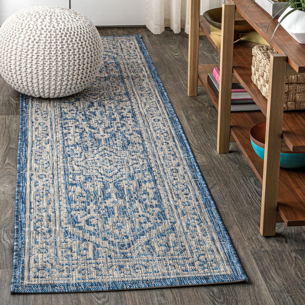 Sinjuri Medallion Textured Weave Indoor/Outdoor Area Rug. Picture 11