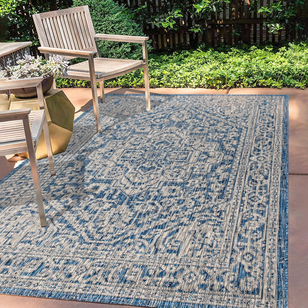 Sinjuri Medallion Textured Weave Indoor/Outdoor Area Rug. Picture 5