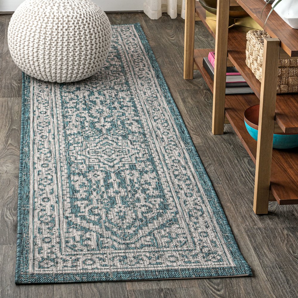 Sinjuri Medallion Textured Weave Indoor/Outdoor Area Rug. Picture 2