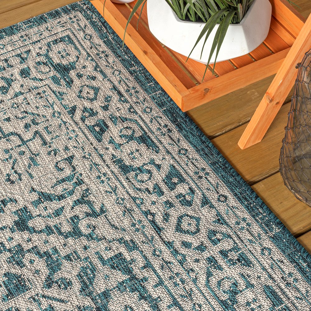 Sinjuri Medallion Textured Weave Indoor/Outdoor Area Rug. Picture 5