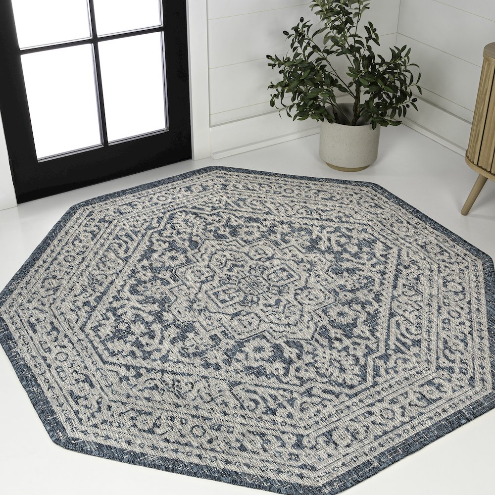 Sinjuri Medallion Textured Weave Red/Taupe Octagon Indoor/Outdoor Area Rug. Picture 2