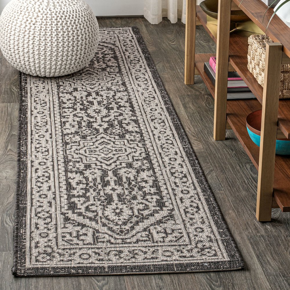Sinjuri Medallion Textured Weave Indoor/Outdoor Area Rug. Picture 2