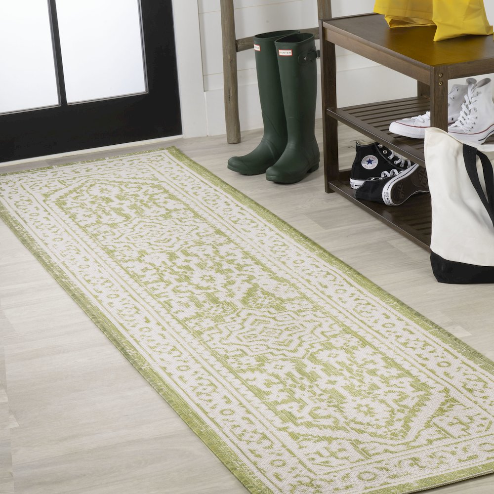 Sinjuri Medallion Textured Weave Indoor/Outdoor Area Rug. Picture 2