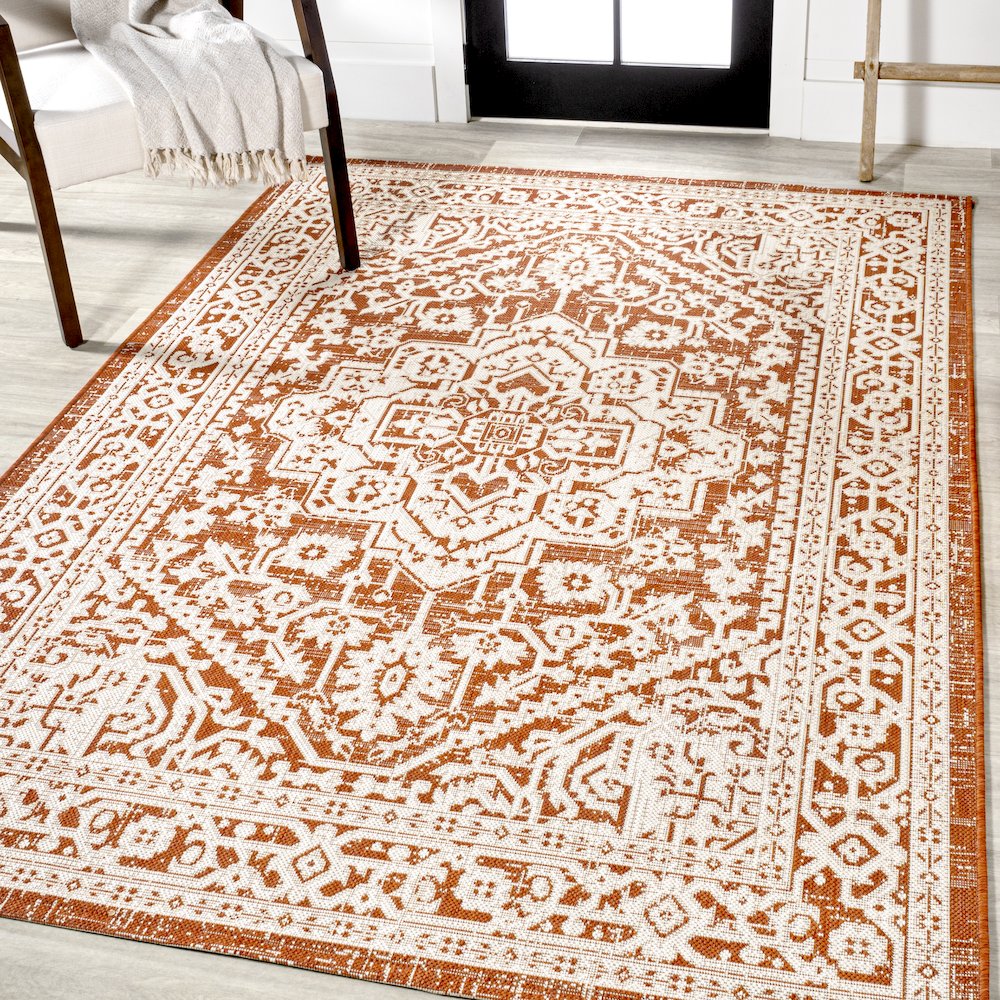Sinjuri Medallion Textured Weave Indoor/Outdoor Area Rug. Picture 2