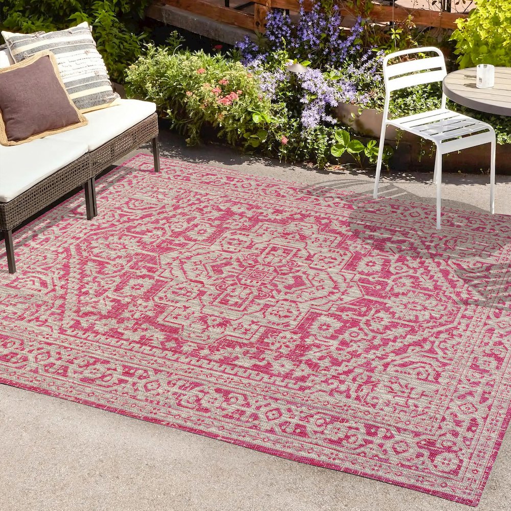 Sinjuri Medallion Textured Weave Indoor/Outdoor Area Rug. Picture 6