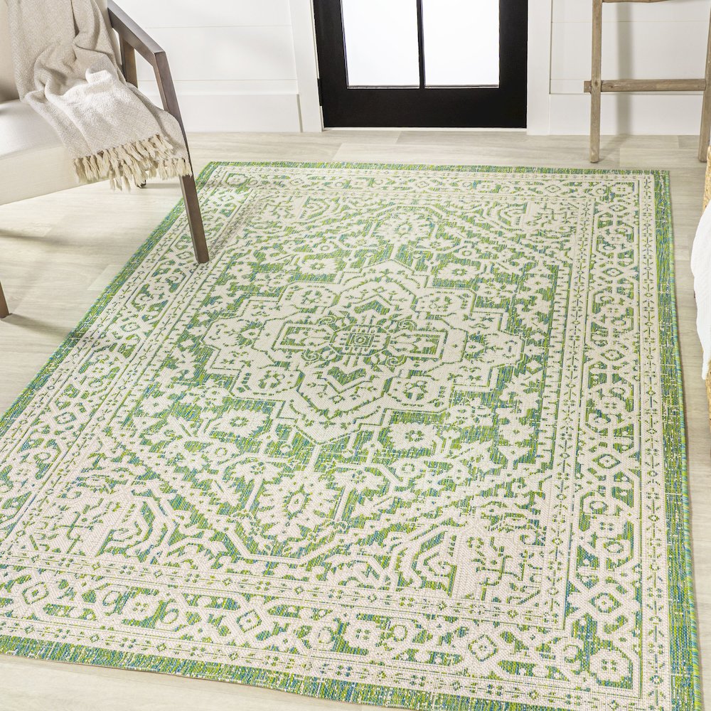 Sinjuri Medallion Textured Weave Indoor/Outdoor Area Rug. Picture 2
