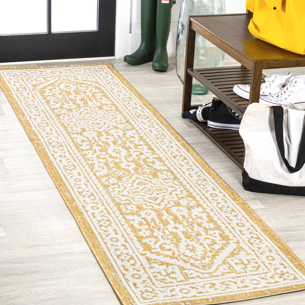 Sinjuri Medallion Textured Weave Indoor/Outdoor Area Rug. Picture 2