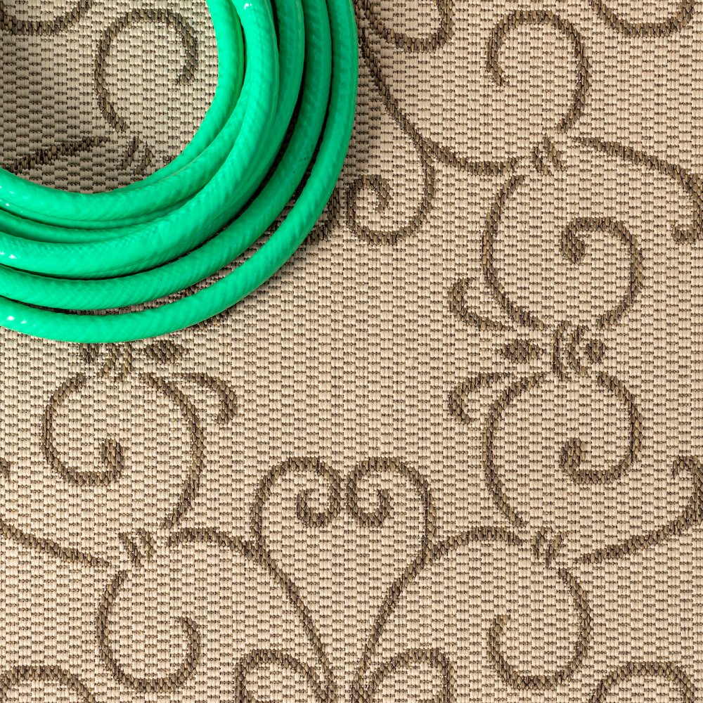 Charleston Vintage Filigree Textured Weave Indoor/Outdoor Runner Rug. Picture 4