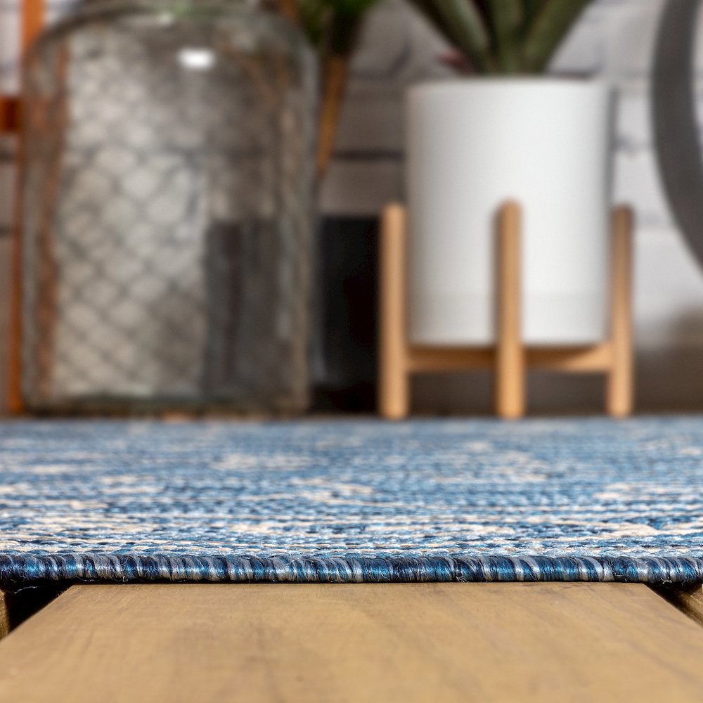Charleston Vintage Filigree Textured Weave Indoor/Outdoor Runner Rug. Picture 9