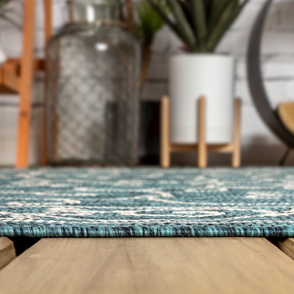 Charleston Vintage Filigree Textured Weave Indoor/Outdoor Runner Rug. Picture 9