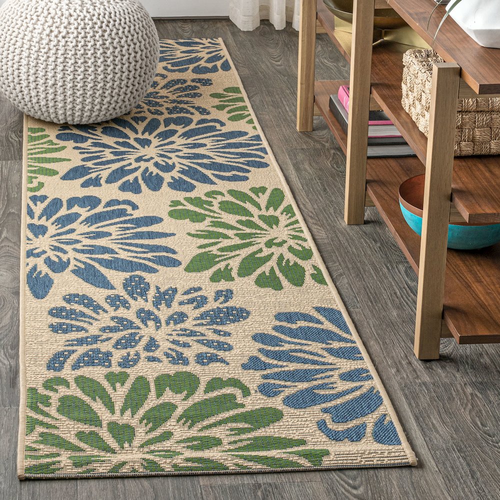 Zinnia Modern Floral Textured Weave Indoor/Outdoor Area Rug. Picture 2