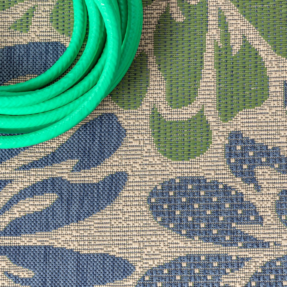 Zinnia Modern Floral Textured Weave Indoor/Outdoor Area Rug. Picture 4