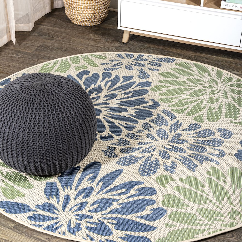 Zinnia Modern Floral Textured Weave Indoor/Outdoor Area Rug. Picture 2