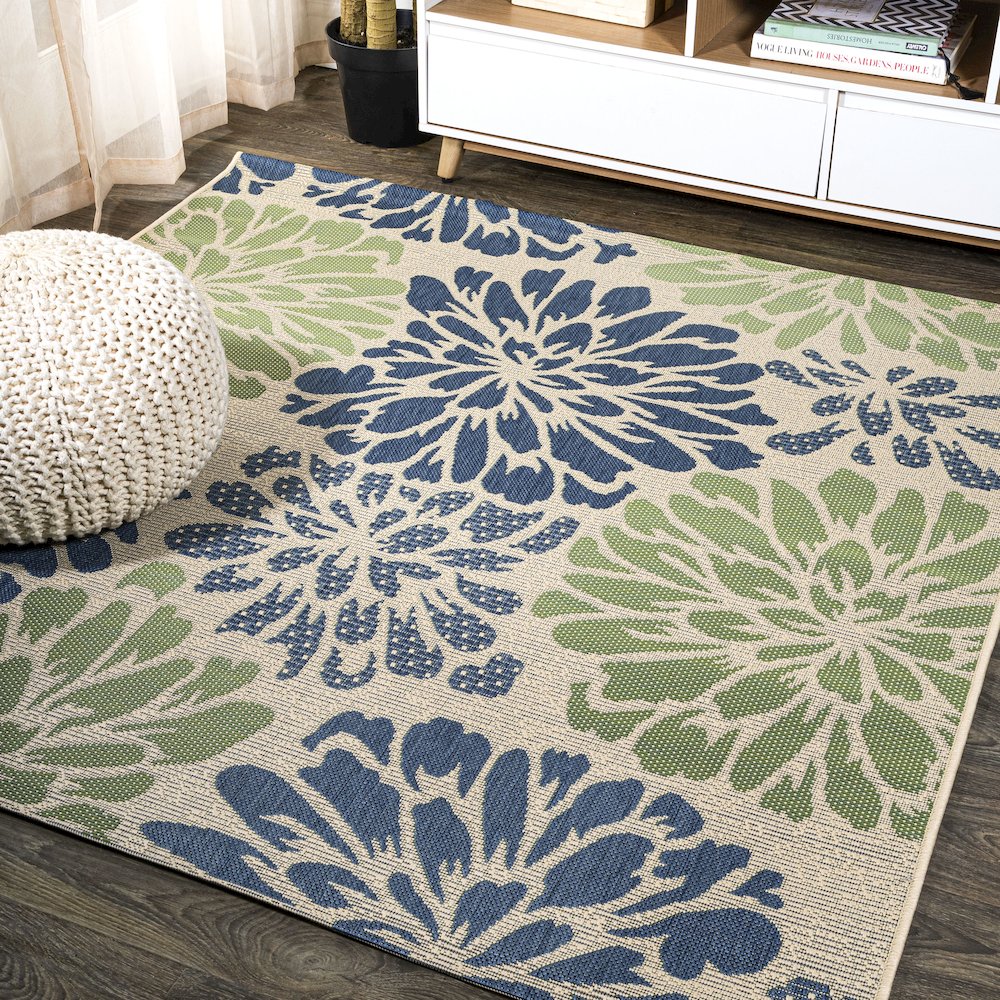 Zinnia Modern Floral Textured Weave Indoor/Outdoor Area Rug. Picture 2