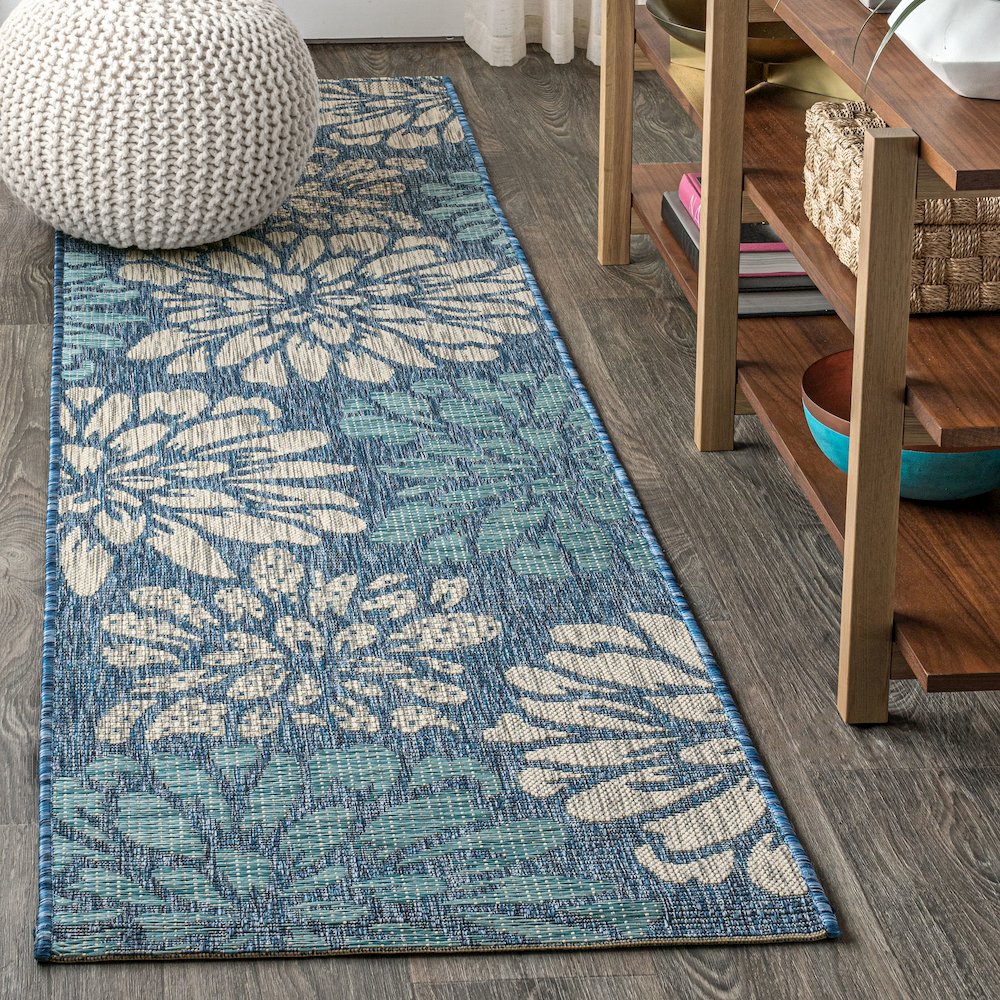 Zinnia Modern Floral Textured Weave Indoor/Outdoor Area Rug. Picture 2