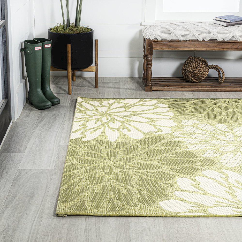 Zinnia Modern Floral Textured Weave Indoor/Outdoor Area Rug. Picture 3