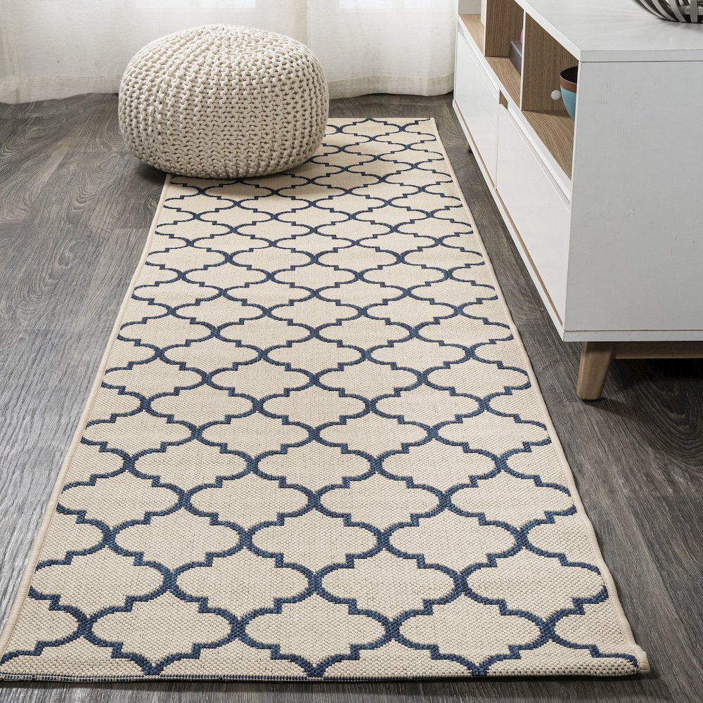 Arabesque Ogee Trellis Indoor/Outdoor Area Rug. Picture 2