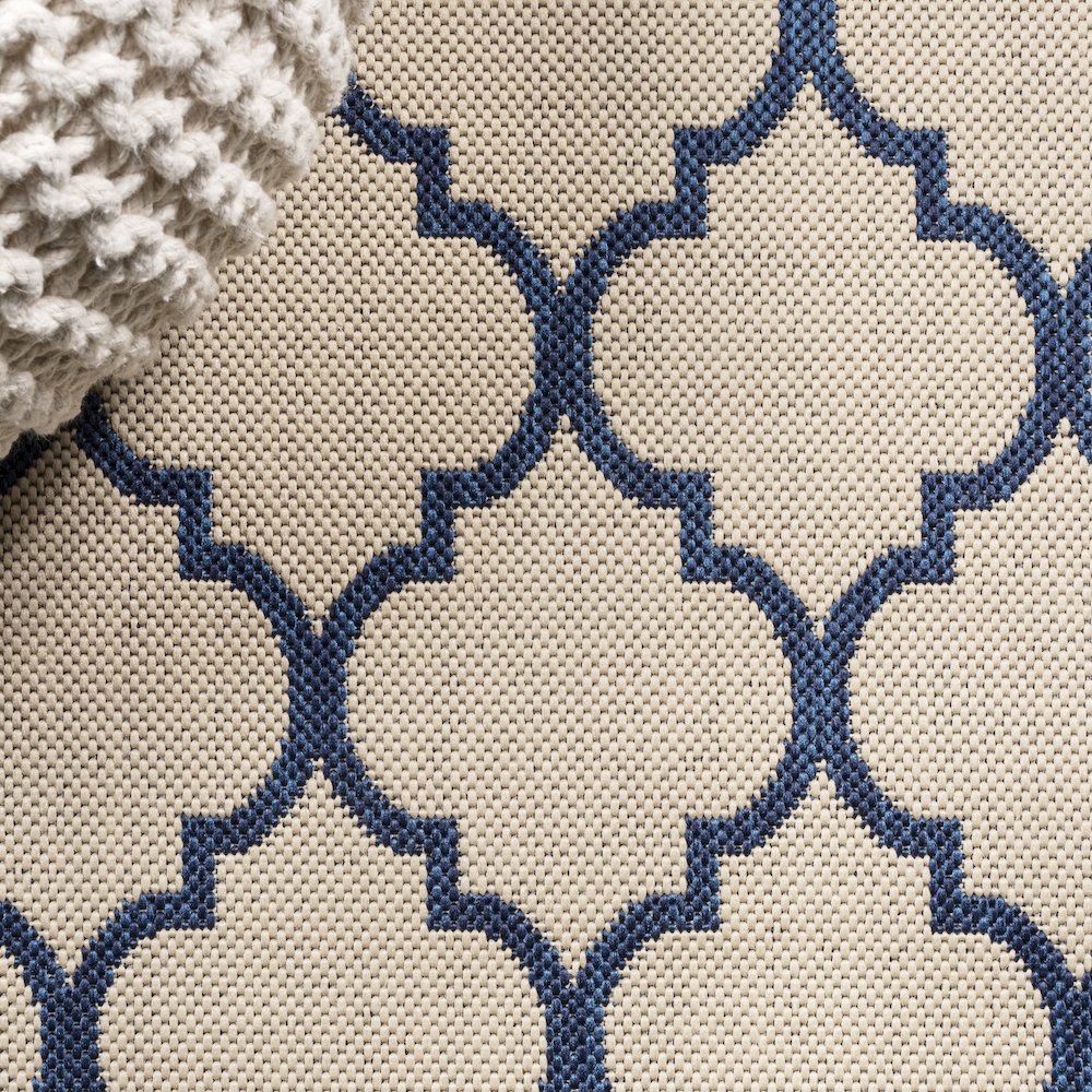 Arabesque Ogee Trellis Indoor/Outdoor Area Rug. Picture 4