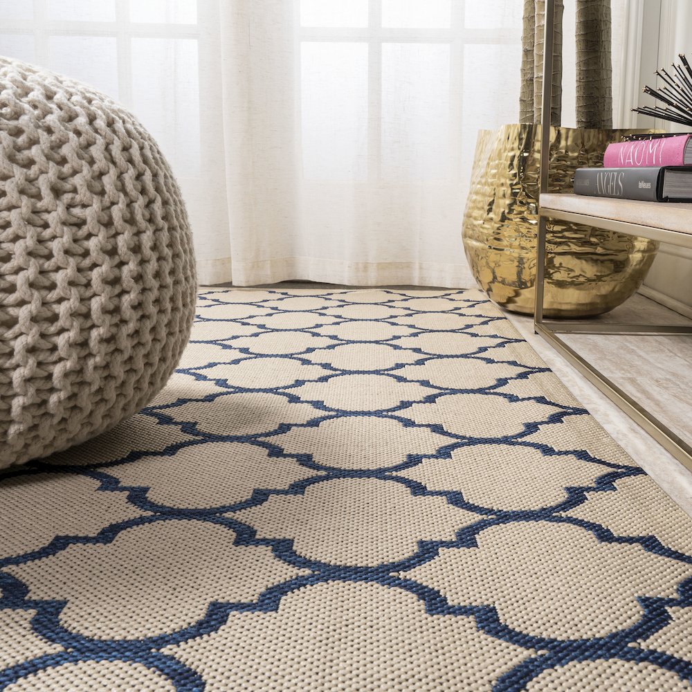 Arabesque Ogee Trellis Indoor/Outdoor Area Rug. Picture 7
