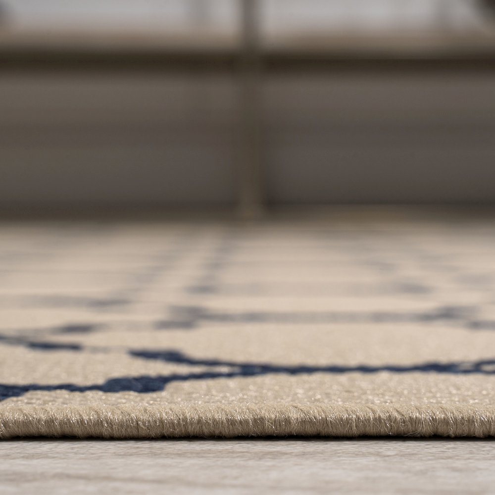 Arabesque Ogee Trellis Indoor/Outdoor Area Rug. Picture 10