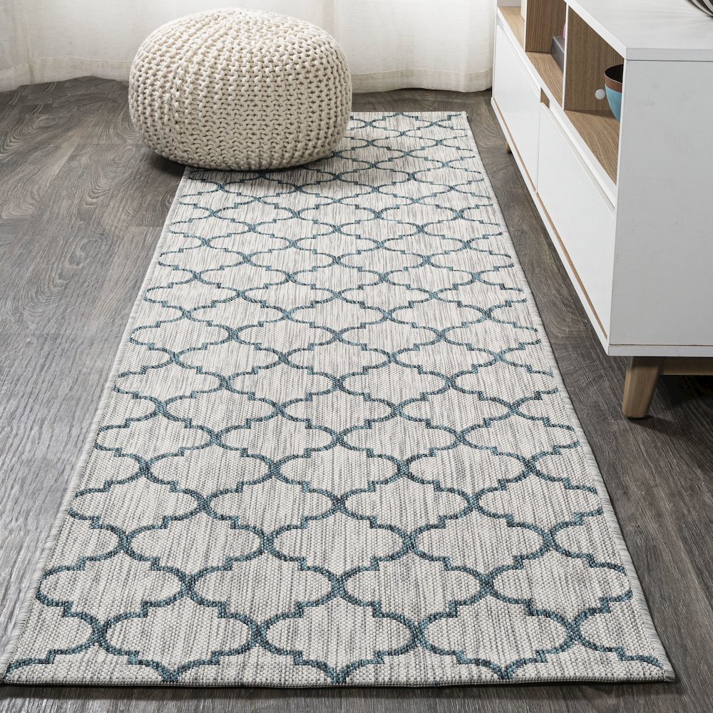 Arabesque Ogee Trellis Indoor/Outdoor Area Rug. Picture 2