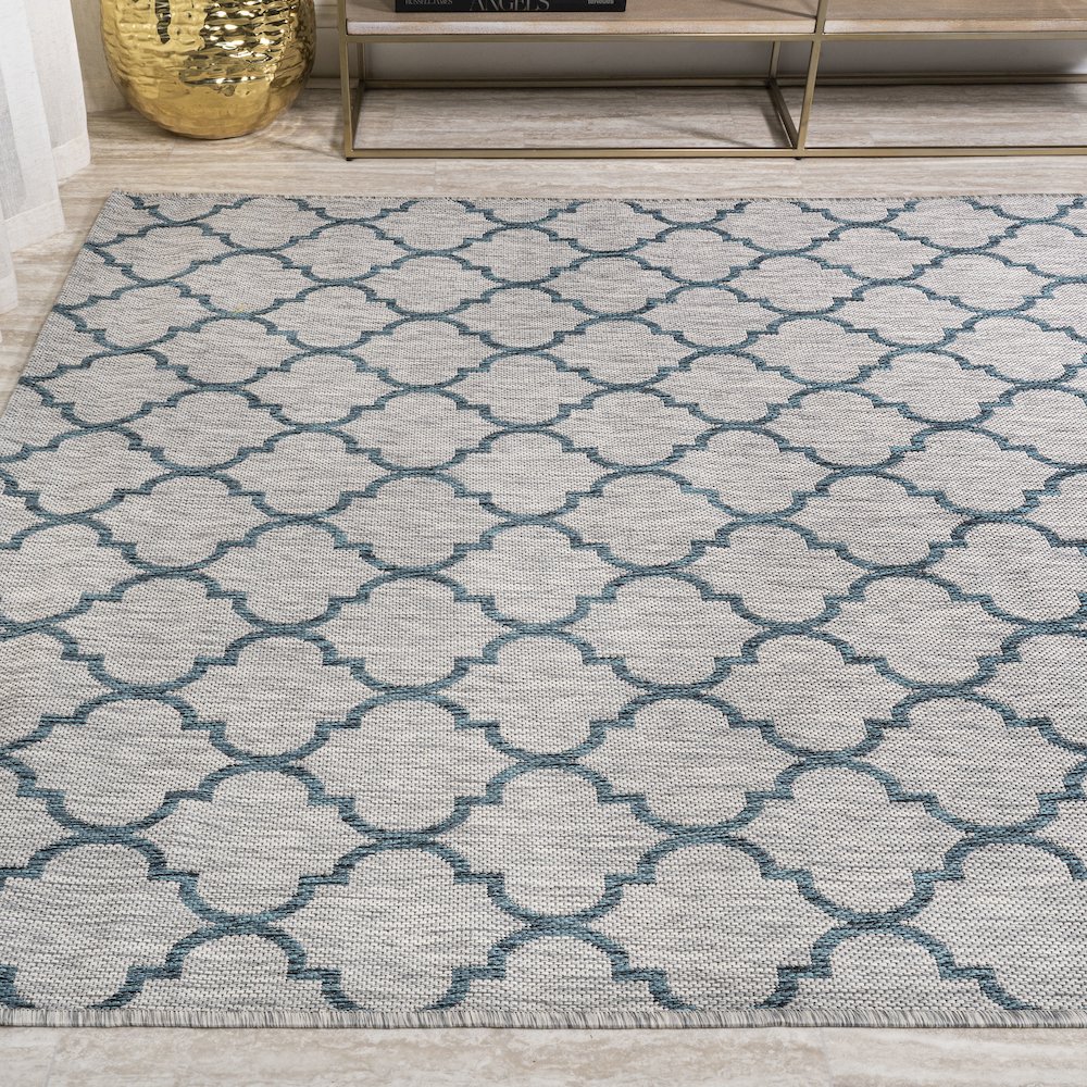 Arabesque Ogee Trellis Indoor/Outdoor Area Rug. Picture 3
