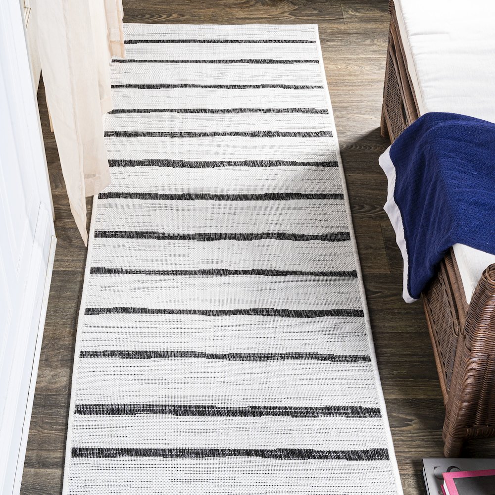 Colonia Berber Stripe Indoor/Outdoor Area Rug. Picture 2