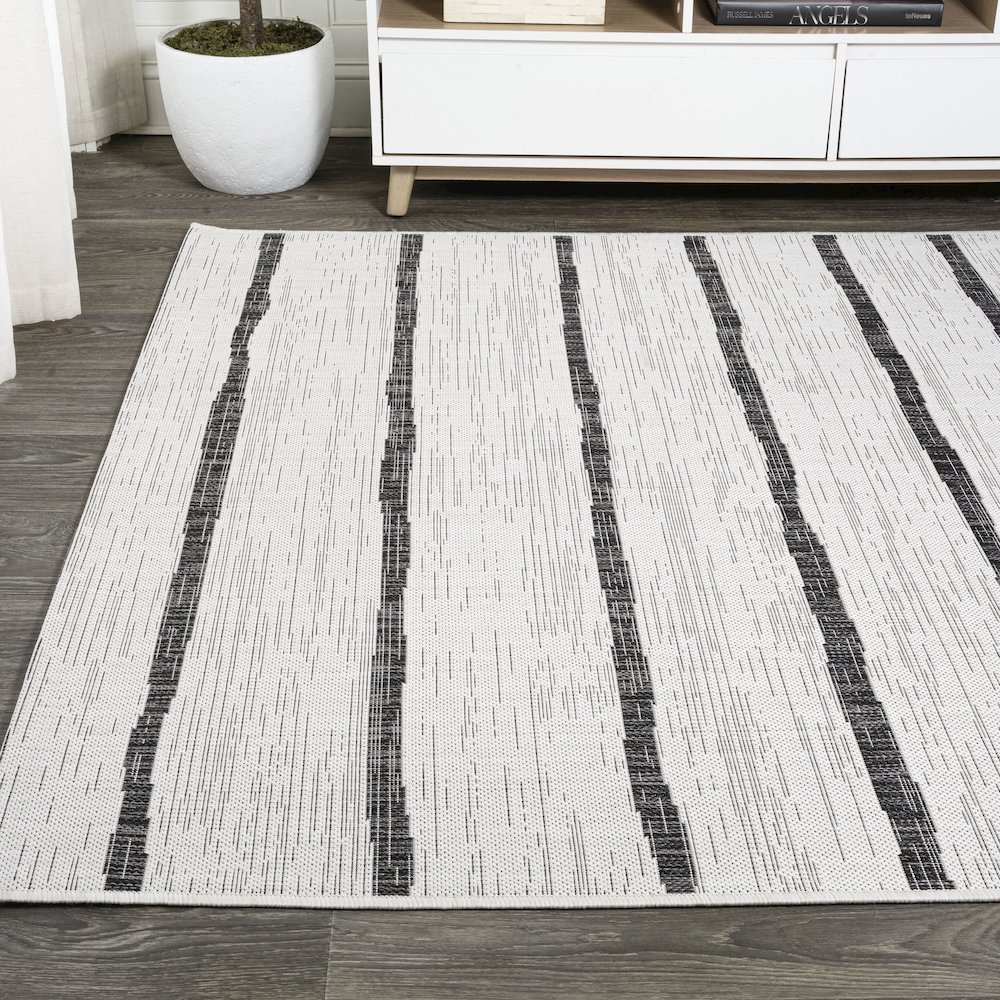 Colonia Berber Stripe Indoor/Outdoor Area Rug. Picture 3