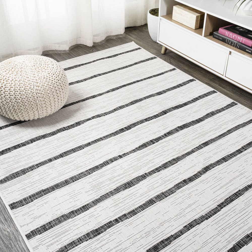 Colonia Berber Stripe Indoor/Outdoor Area Rug. Picture 4