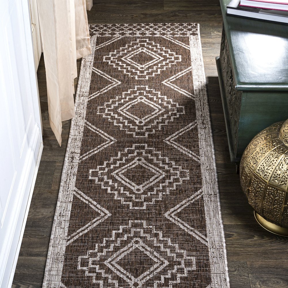 Marokko Diamond Tribal Medallion Indoor/Outdoor Area Rug. Picture 2