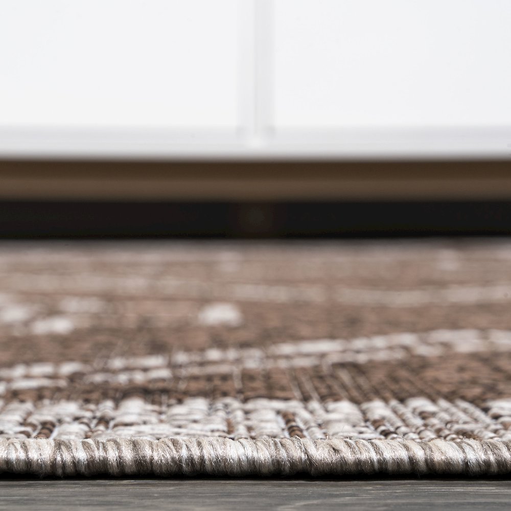 Marokko Diamond Tribal Medallion Indoor/Outdoor Area Rug. Picture 11