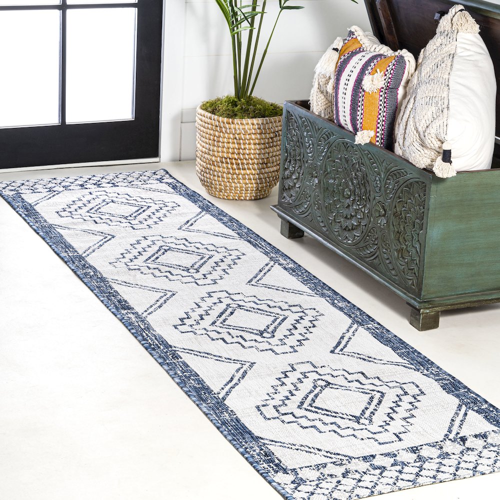Marokko Diamond Tribal Medallion Indoor/Outdoor Area Rug. Picture 2