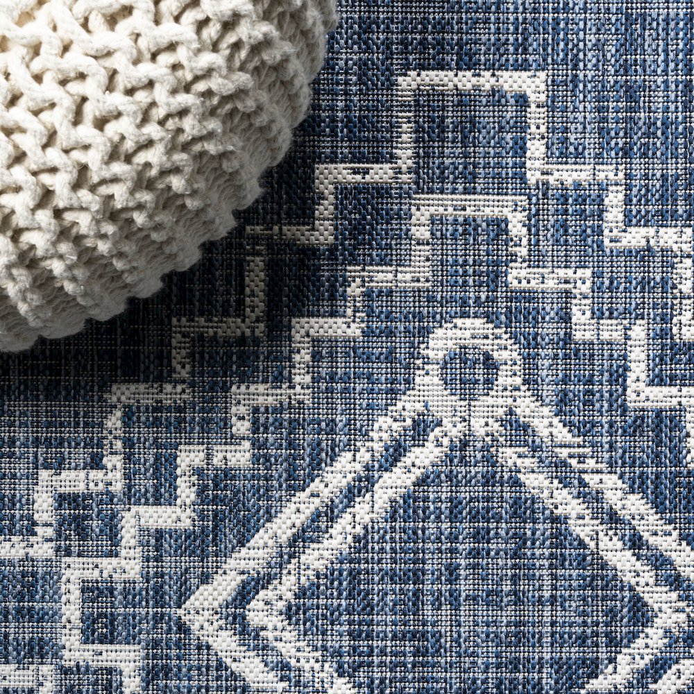 Marokko Diamond Tribal Medallion Indoor/Outdoor Area Rug. Picture 4