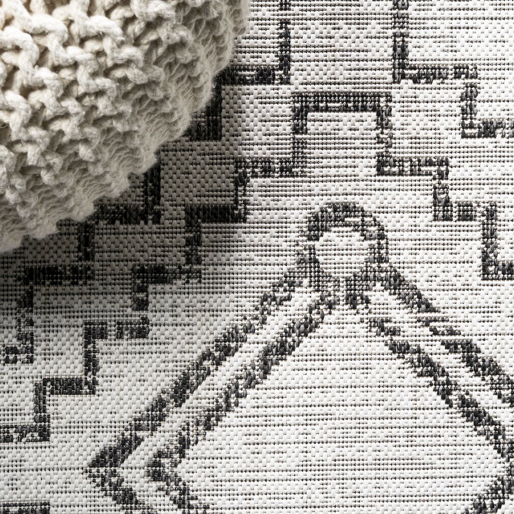 Marokko Diamond Tribal Medallion Indoor/Outdoor Area Rug. Picture 4