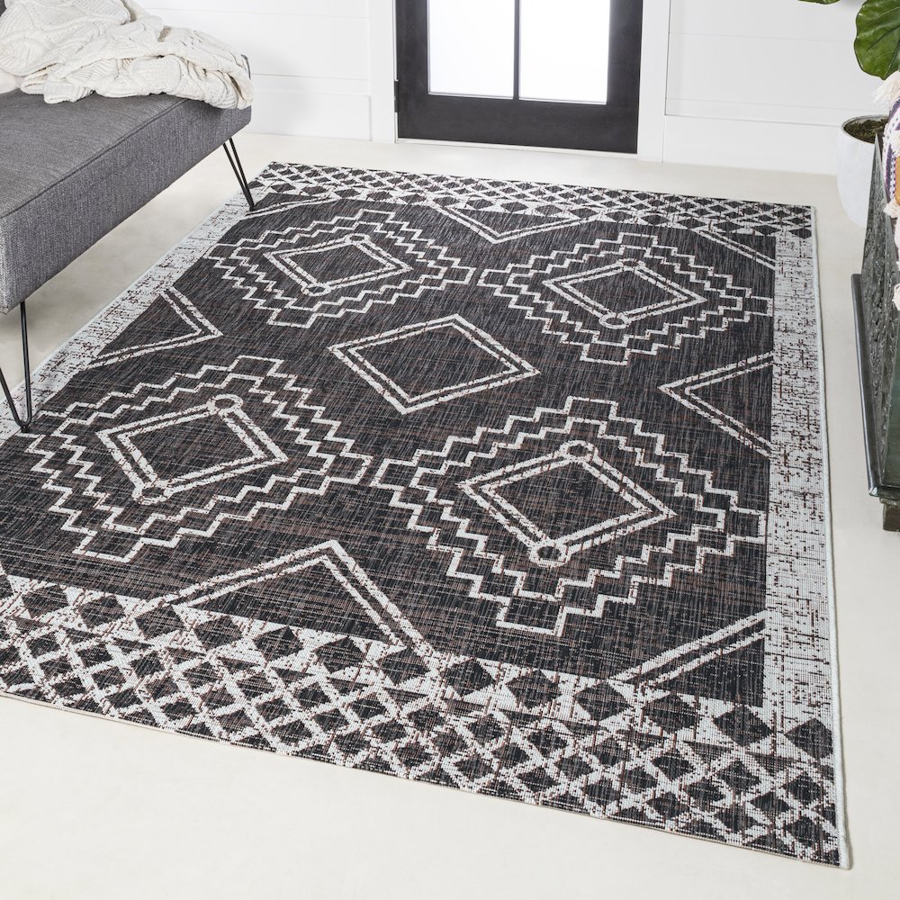 Marokko Diamond Tribal Medallion Indoor/Outdoor Area Rug. Picture 2