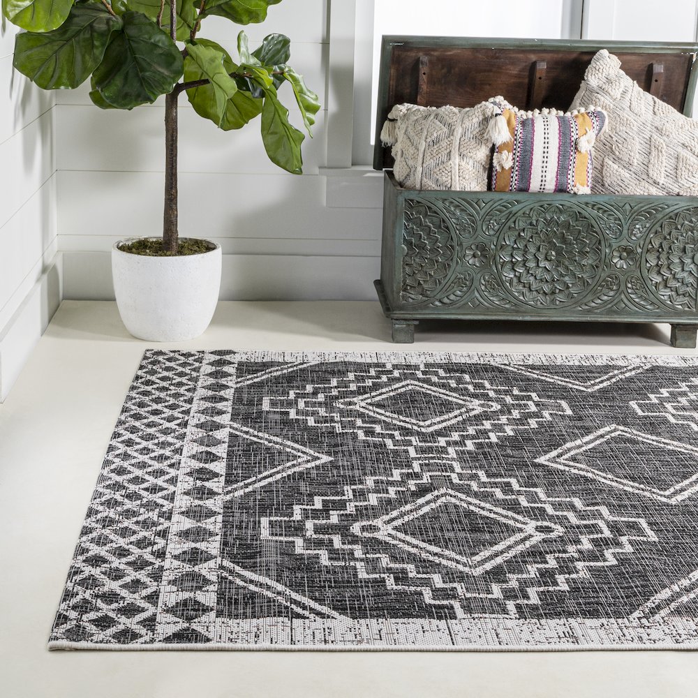 Marokko Diamond Tribal Medallion Indoor/Outdoor Area Rug. Picture 3