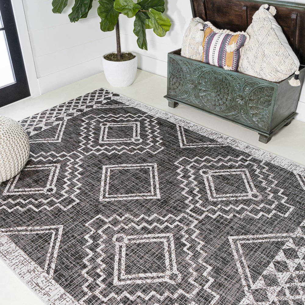 Marokko Diamond Tribal Medallion Indoor/Outdoor Area Rug. Picture 4